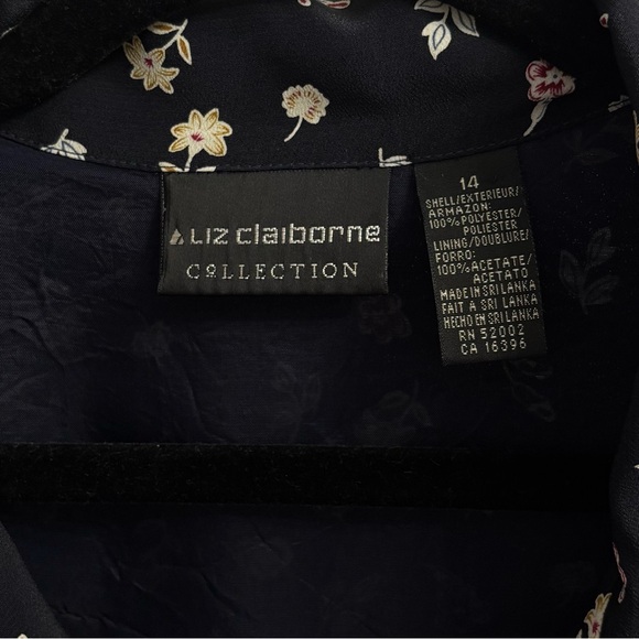 Vintage Liz Claiborne Women’s Navy and Floral Button Down Short Sleeve Shirt - Picture 4 of 4